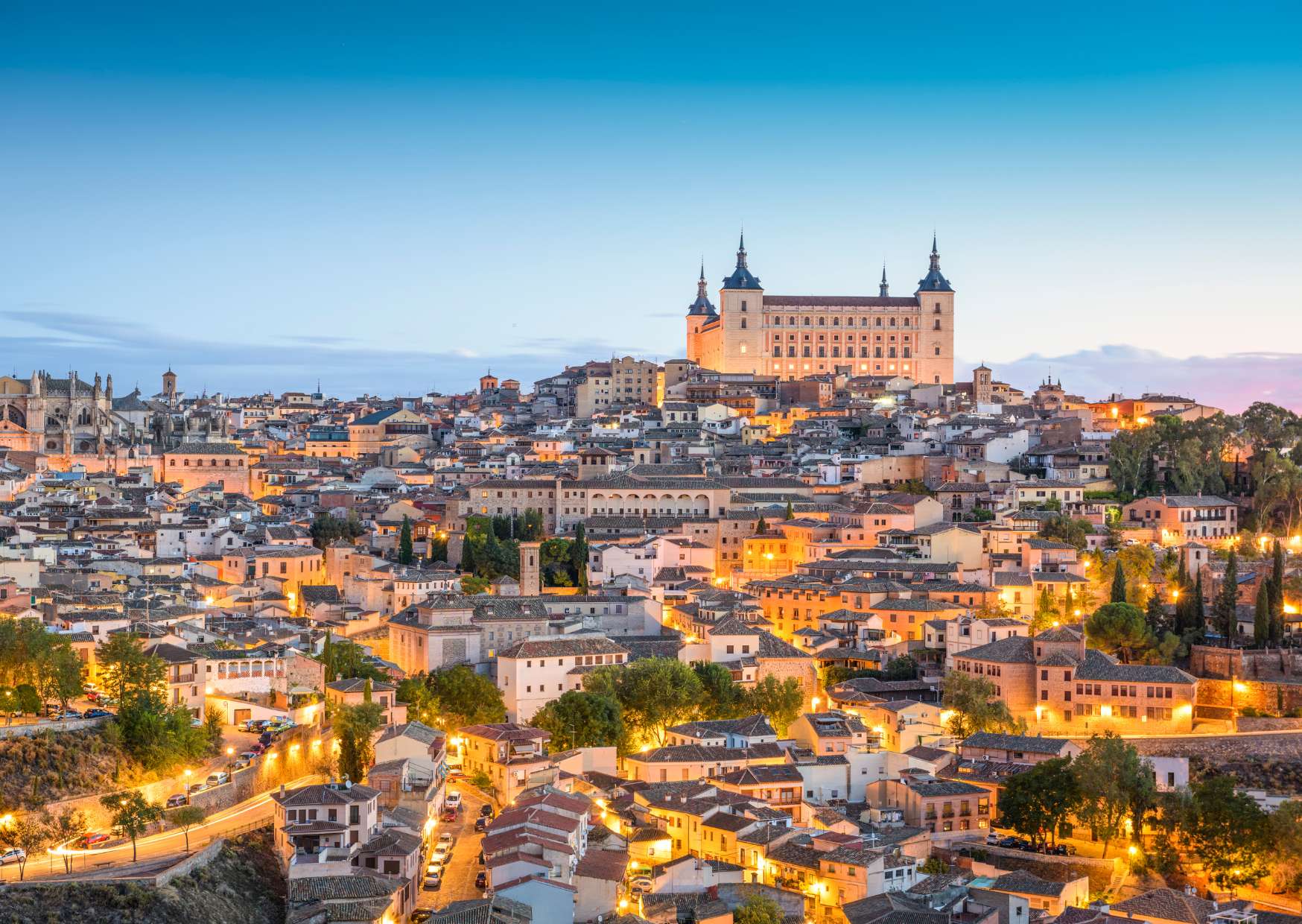 Vista panoramica con luci su Toledo