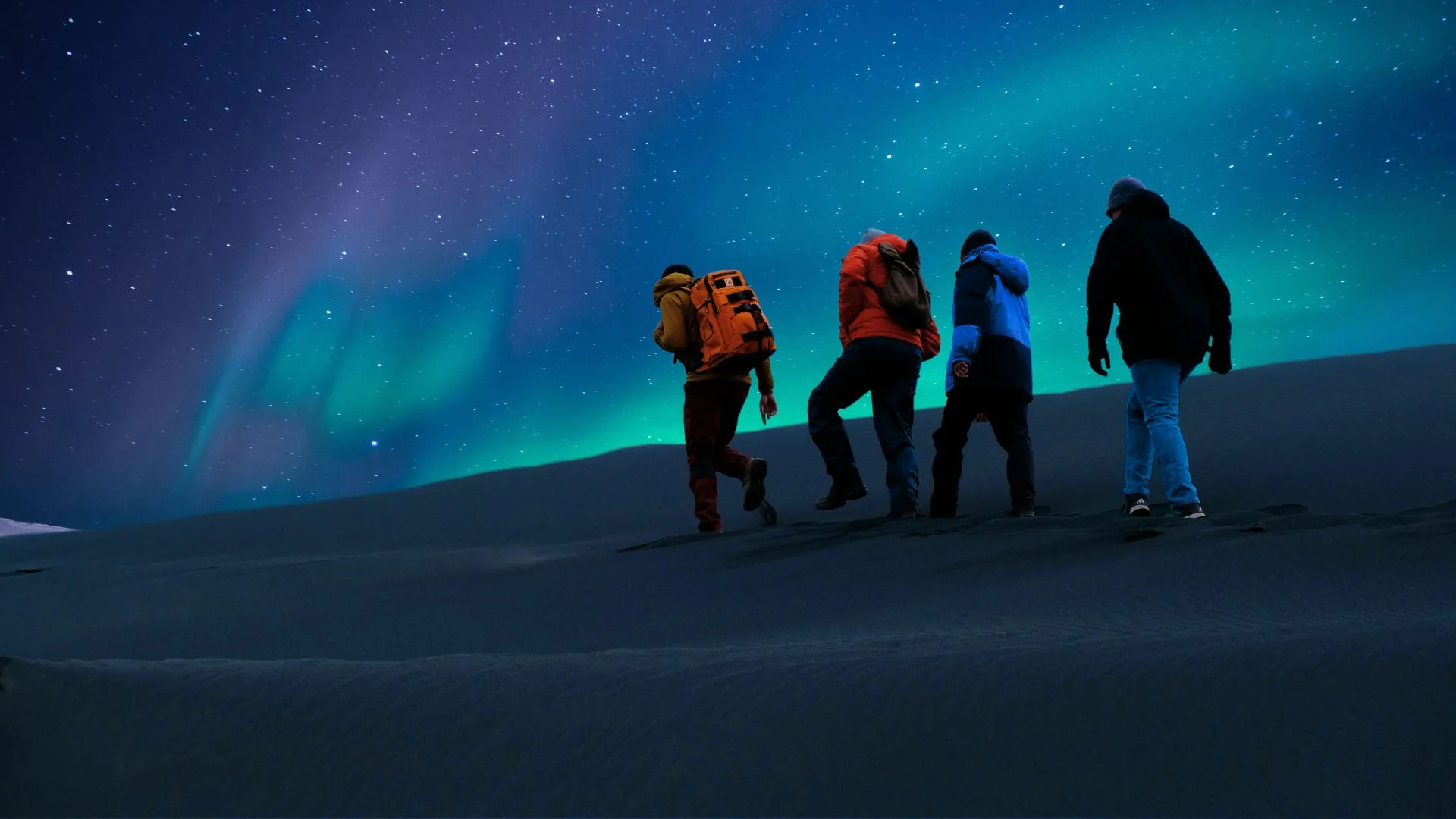 viaggi di gruppo sotto l'aurora boreale