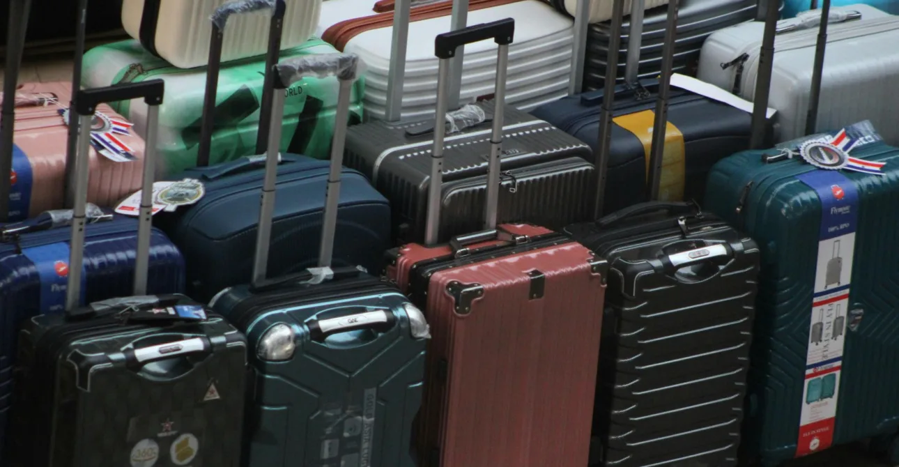 Regole bagagli: cosa non portare in cabina e stiva